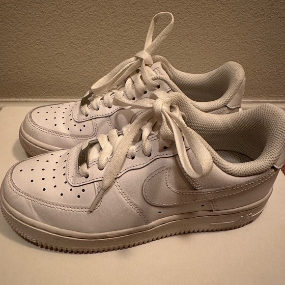White Air Forces - Picture 1 of 1